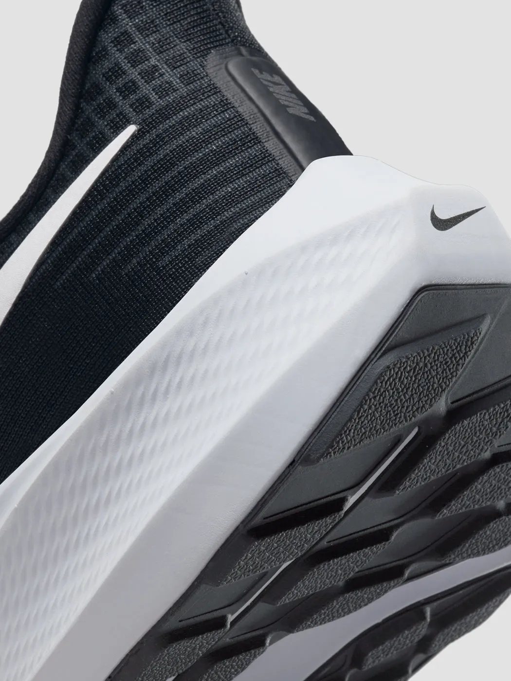 Nike Pegasus 39 - Black/White-Dk Smoke Grey