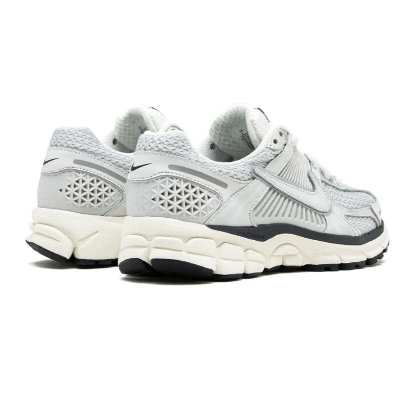 Nike Zoom Vomero 5 Photon Dust Metallic Silver