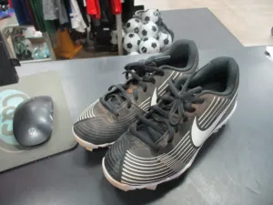 Used Nike Softball Cleats Size 4.5